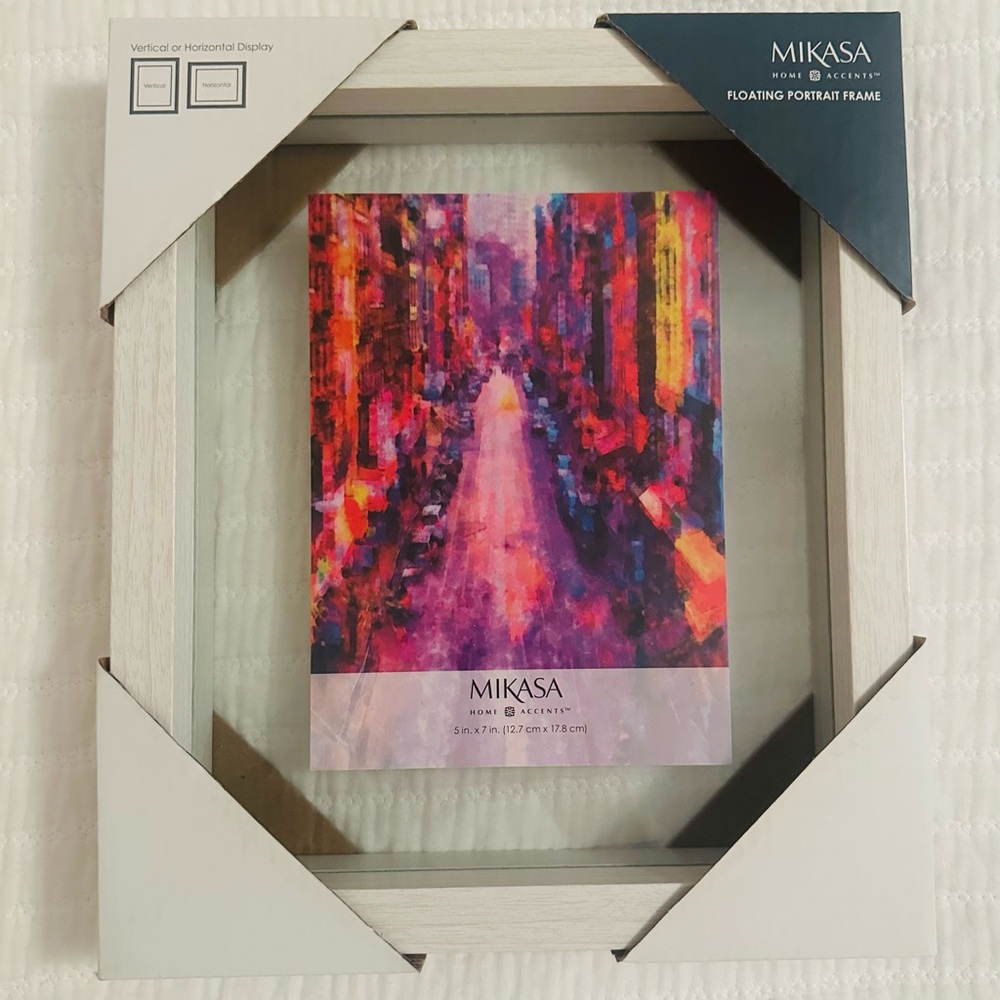 ⚡️2/$12 🆕 Mikasa Floating Portrait Frame. 5” x 7” Photograph.  NWT